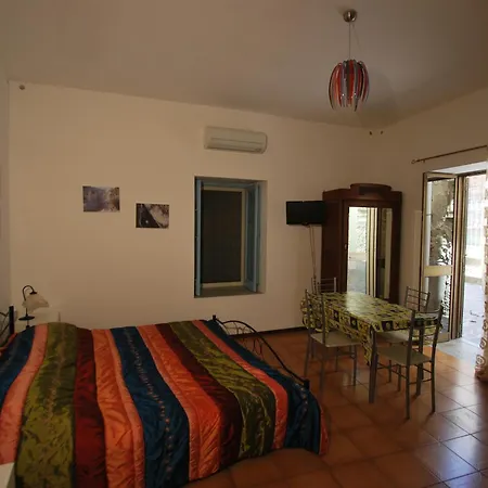 Vulcanoconsult Appartamenti Spiaggia Lipari  Zimmer foto